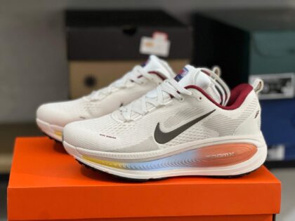 Nike Vomero 18 CNY IQ1131-120