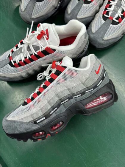 GX Max95 und UNDEFEATED x Nike Air Max 95 SP IB4523-003