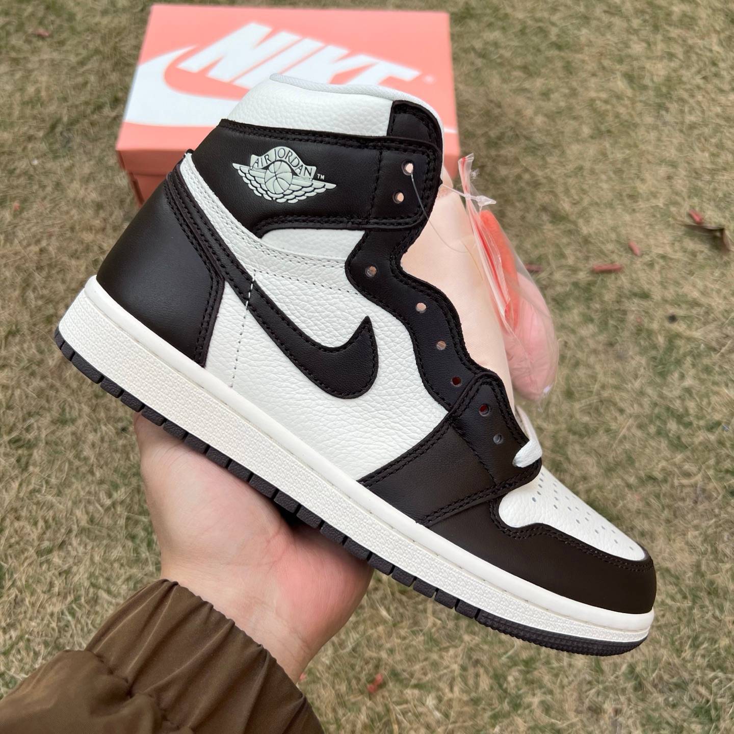 y aj1 Air Jordan 1 Hi OG Baroque Brown WMNS FD2596-200 - Image 10