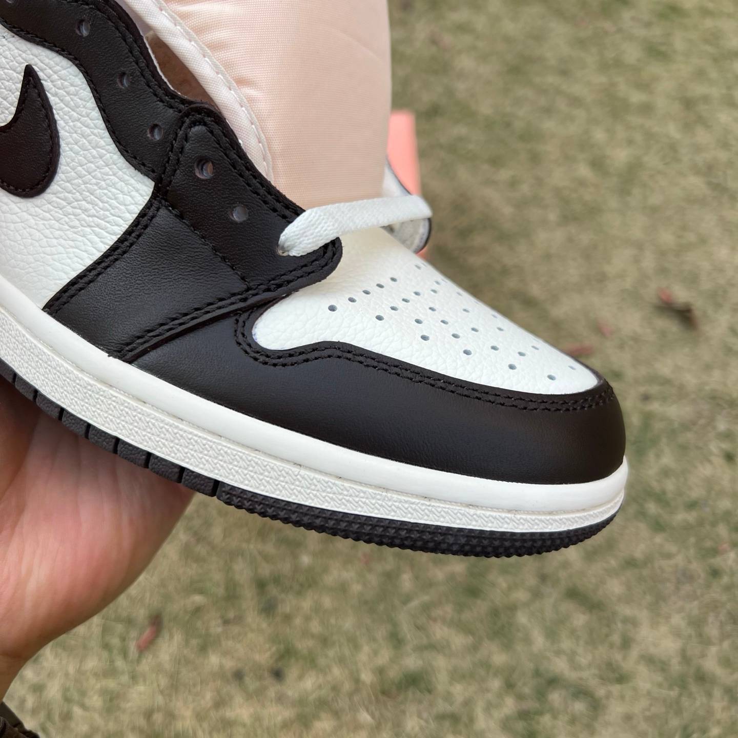 y aj1 Air Jordan 1 Hi OG Baroque Brown WMNS FD2596-200 - Image 4