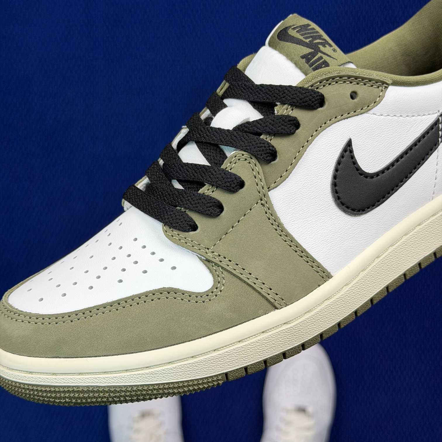 DT AJ1Low OG Jordan Air Jordan 1 RETRO LOW OG HQ6998-200 - Image 4