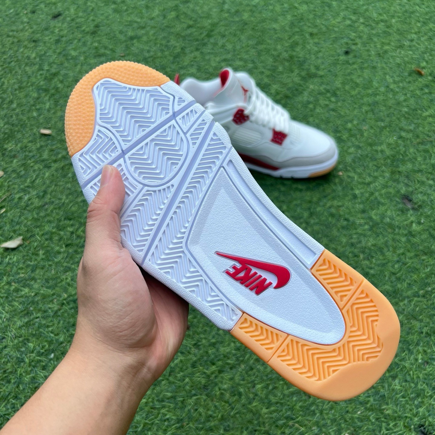 aj4sb t1 NIKE SB x Air Jordan 4 "Varsity Red" DR5415-106 - Image 15