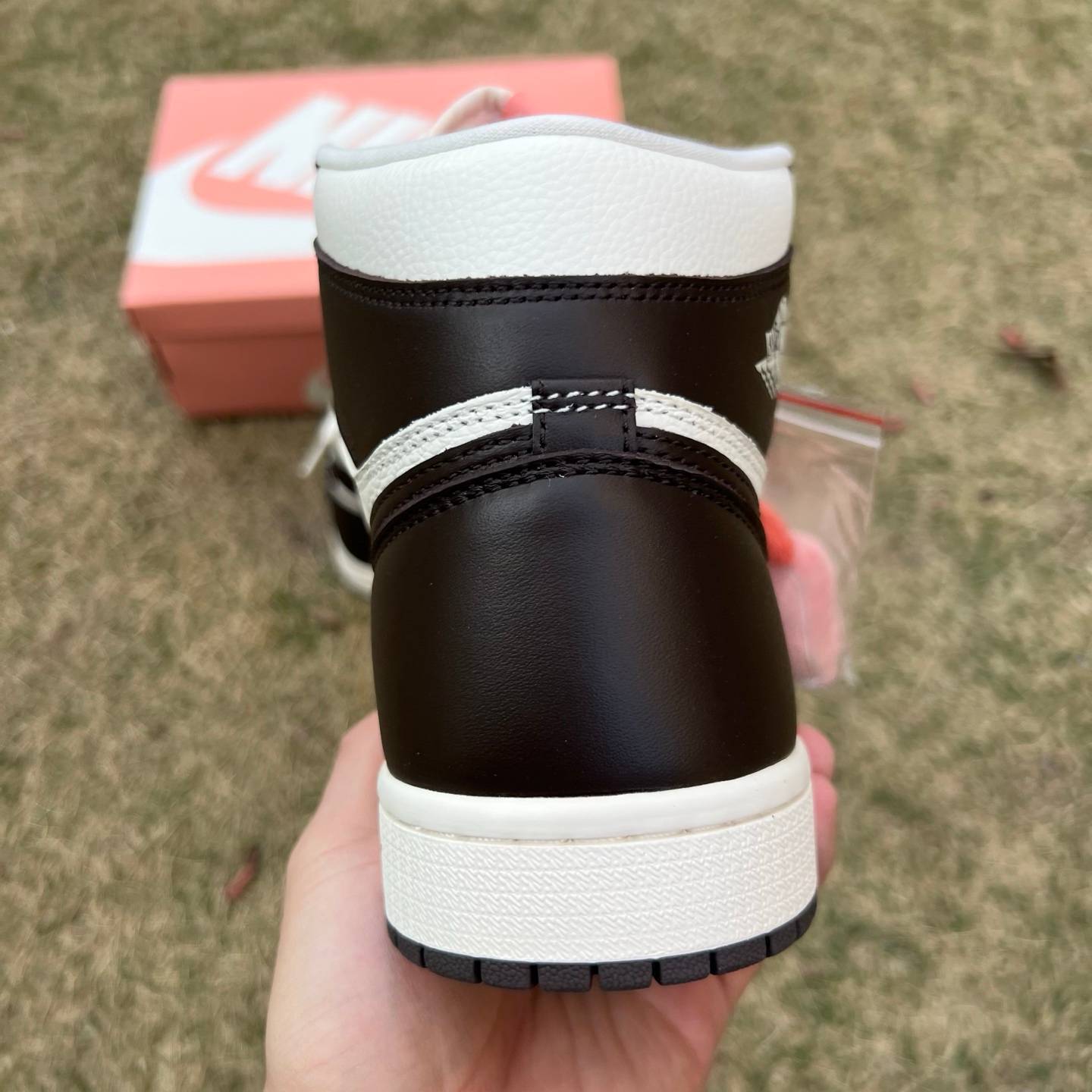 y aj1 Air Jordan 1 Hi OG Baroque Brown WMNS FD2596-200 - Image 9