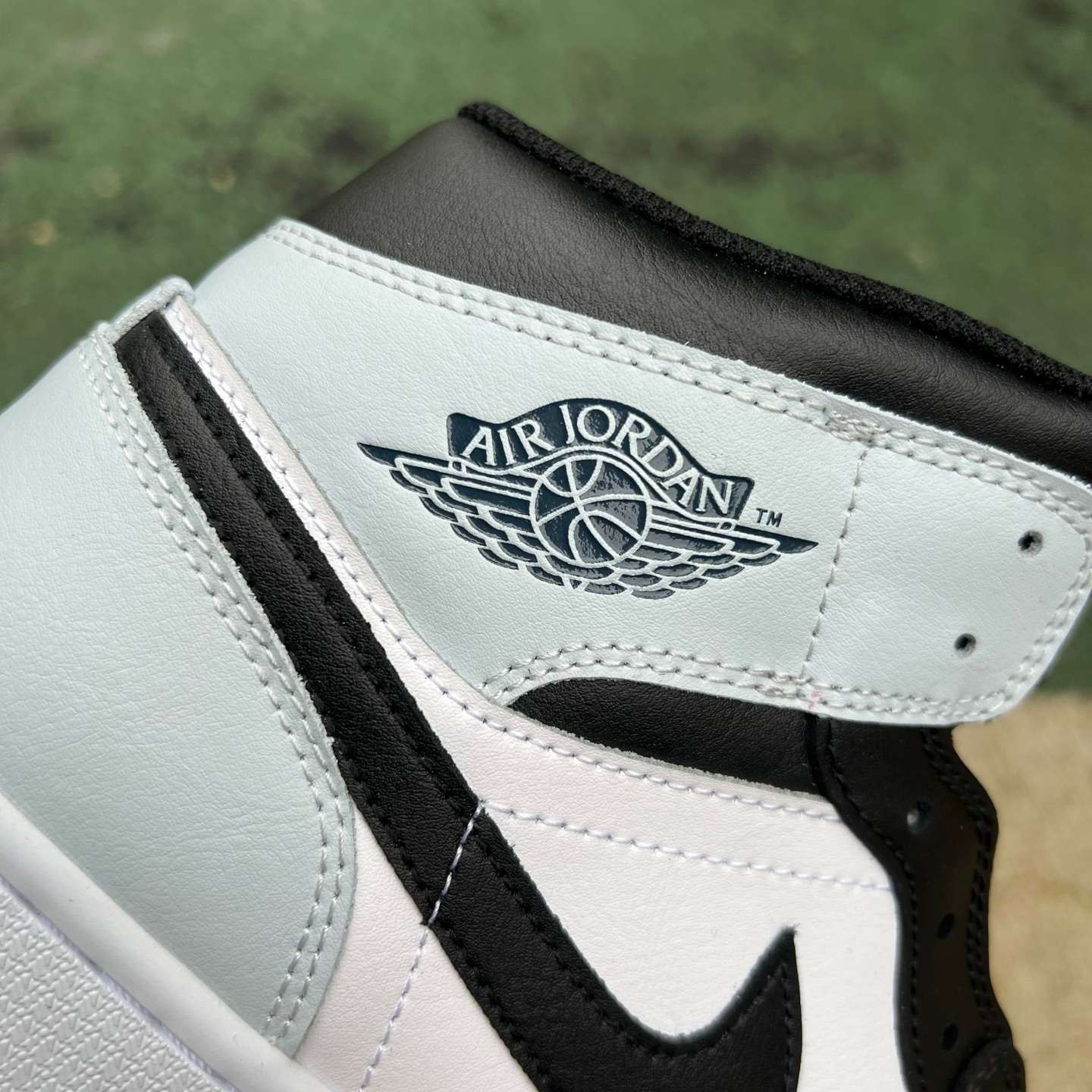 DT AJ1Mid DQ8426-002 - Image 13