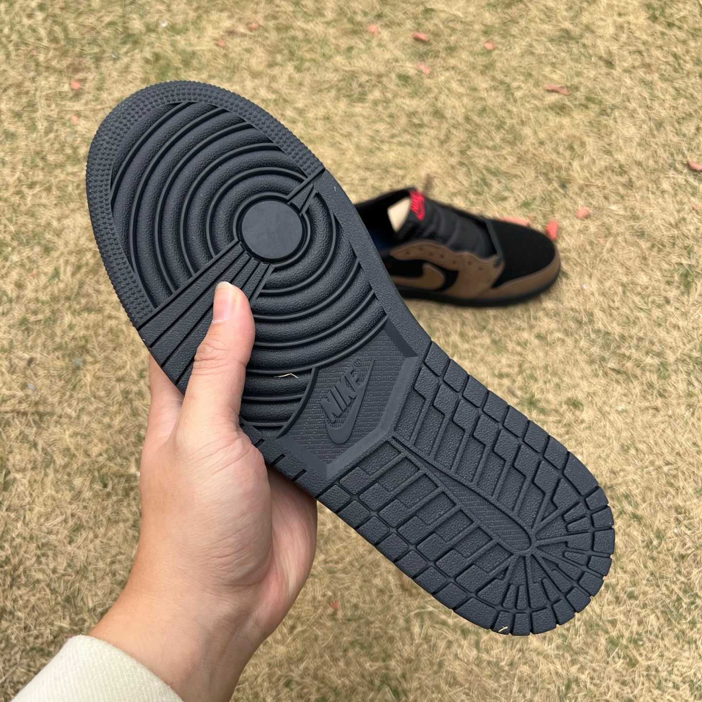 y aj1 Travis Scott x Jordan Air Jordan 1 Low OG IB7109-005 - Image 9