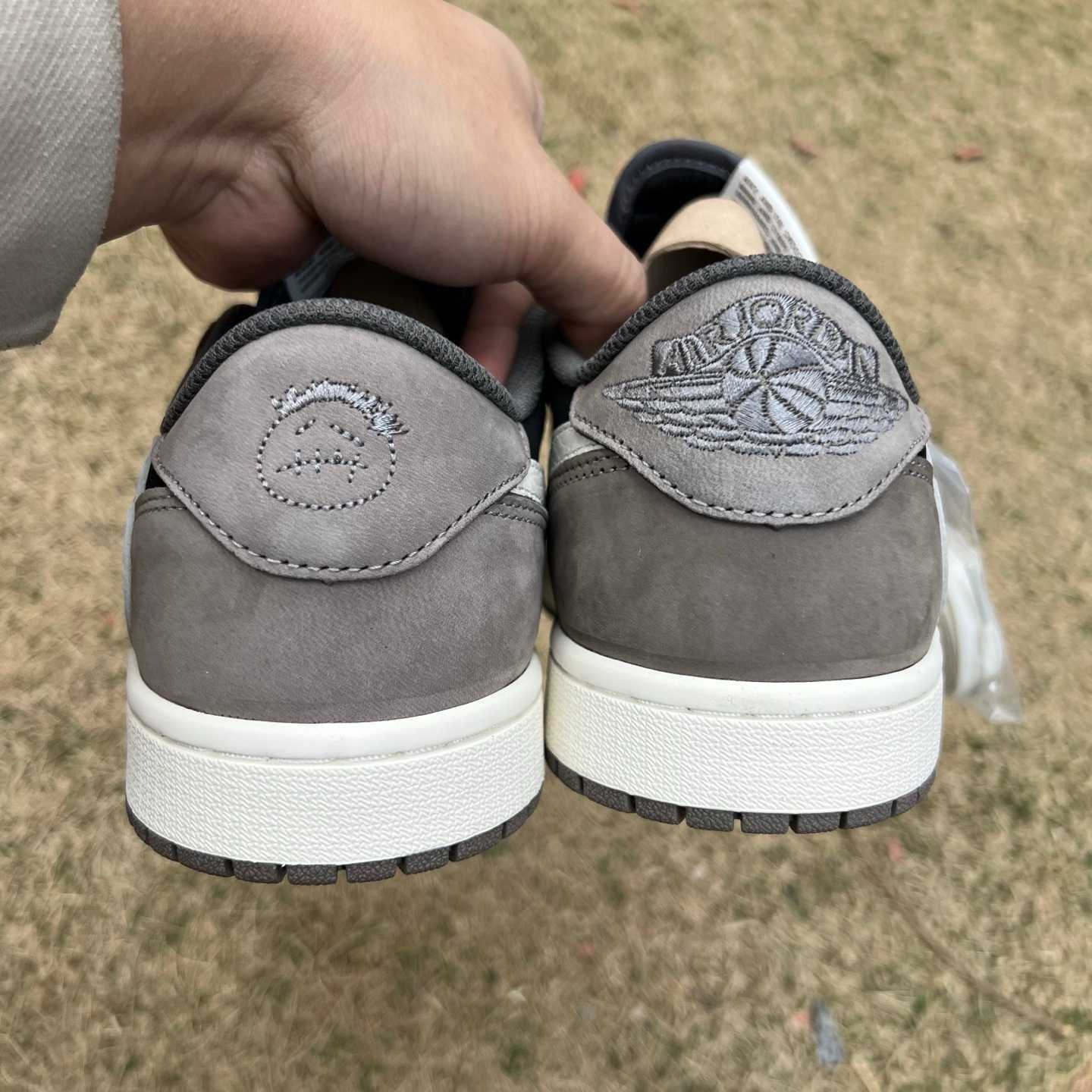y aj1 Travis Scott x Jordan Air Jordan 1 Low OG DM7866-001 - Image 4