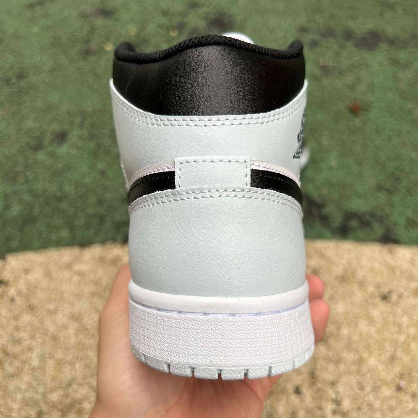 DT AJ1Mid DQ8426-002 - Image 9