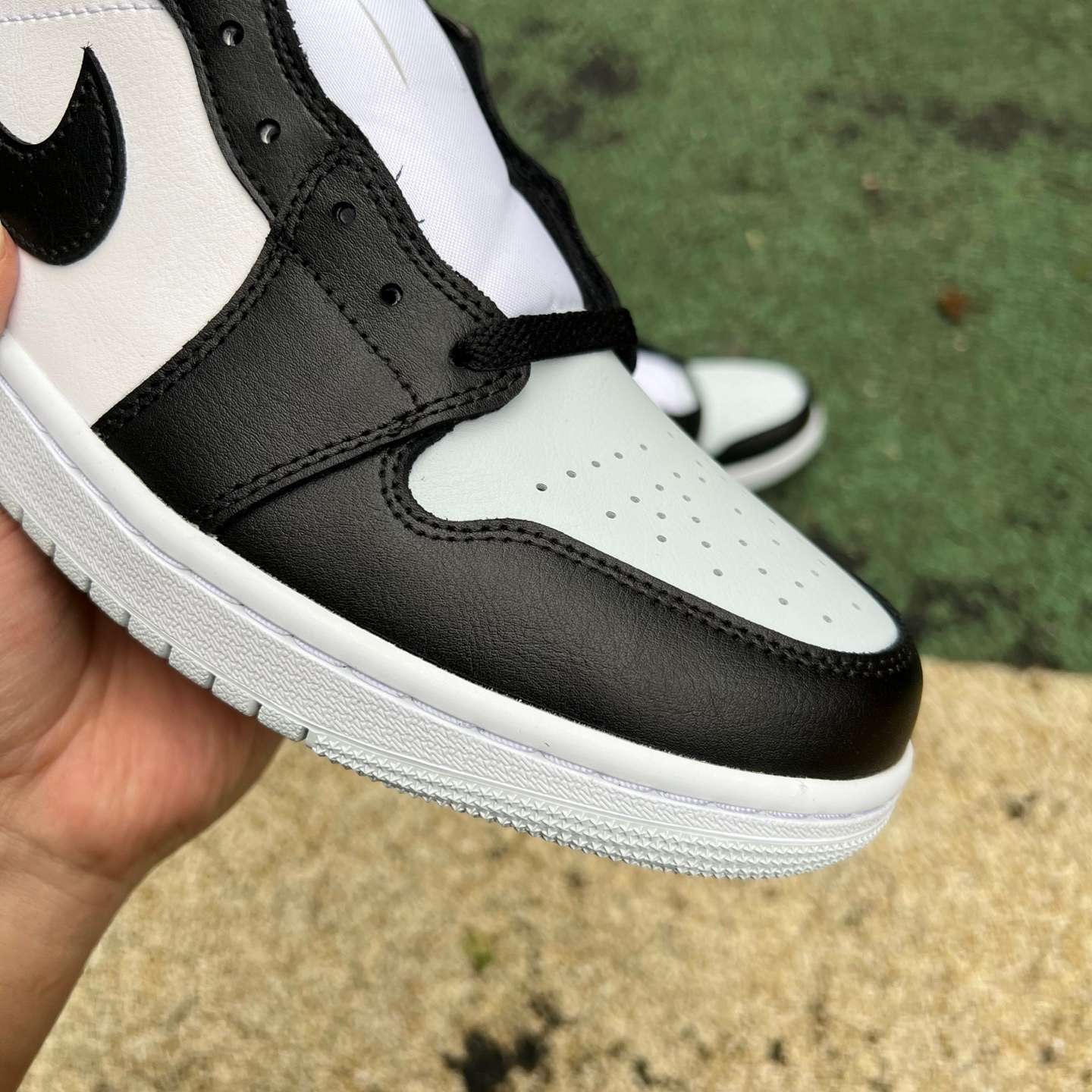 DT AJ1Mid DQ8426-002 - Image 4