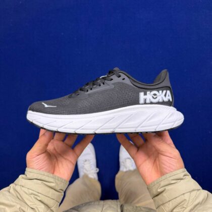 HOKA ONE ONE Arahi 7 7 6 : 1147850/BWHT