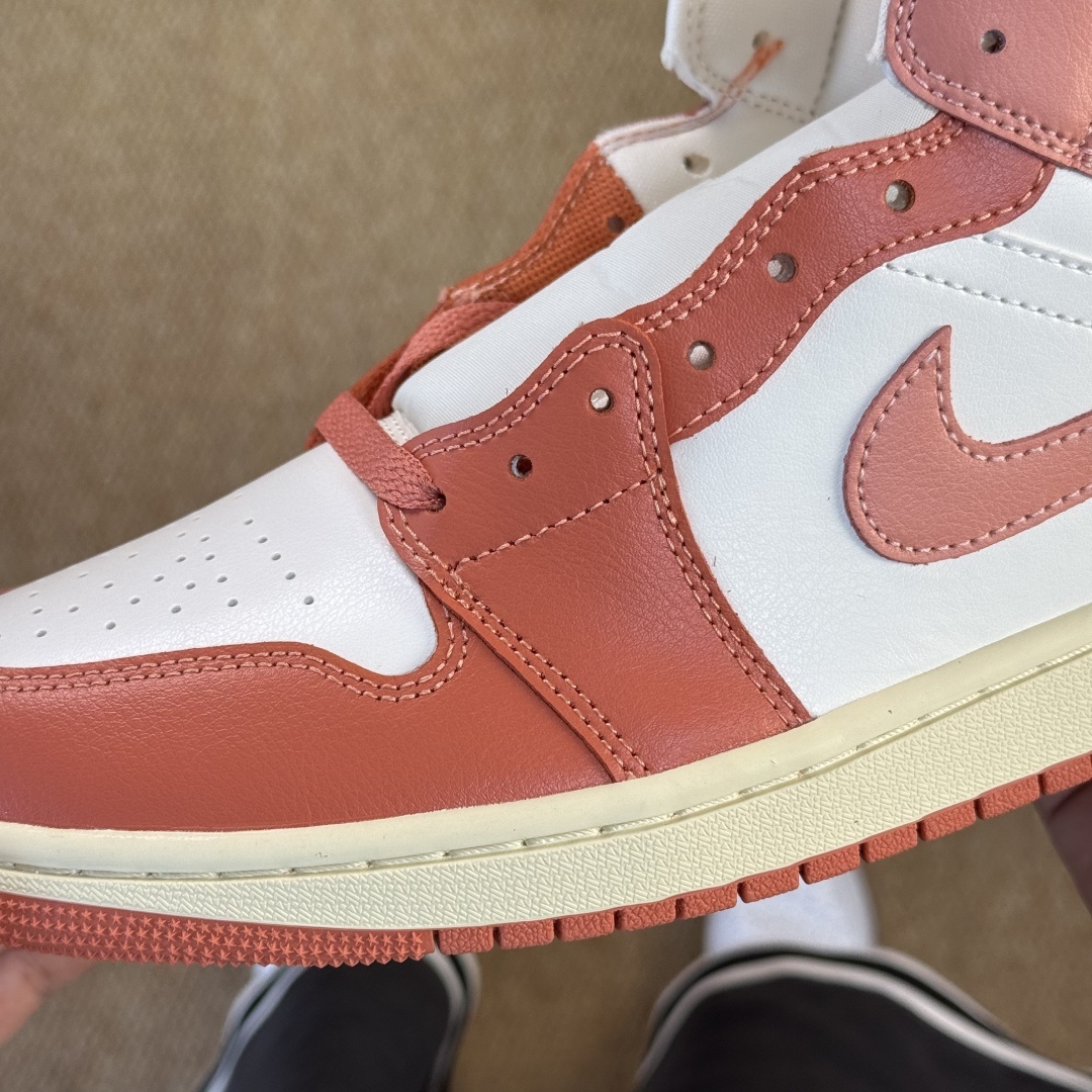 DT AJ1Mid BQ6472-180 - Image 5