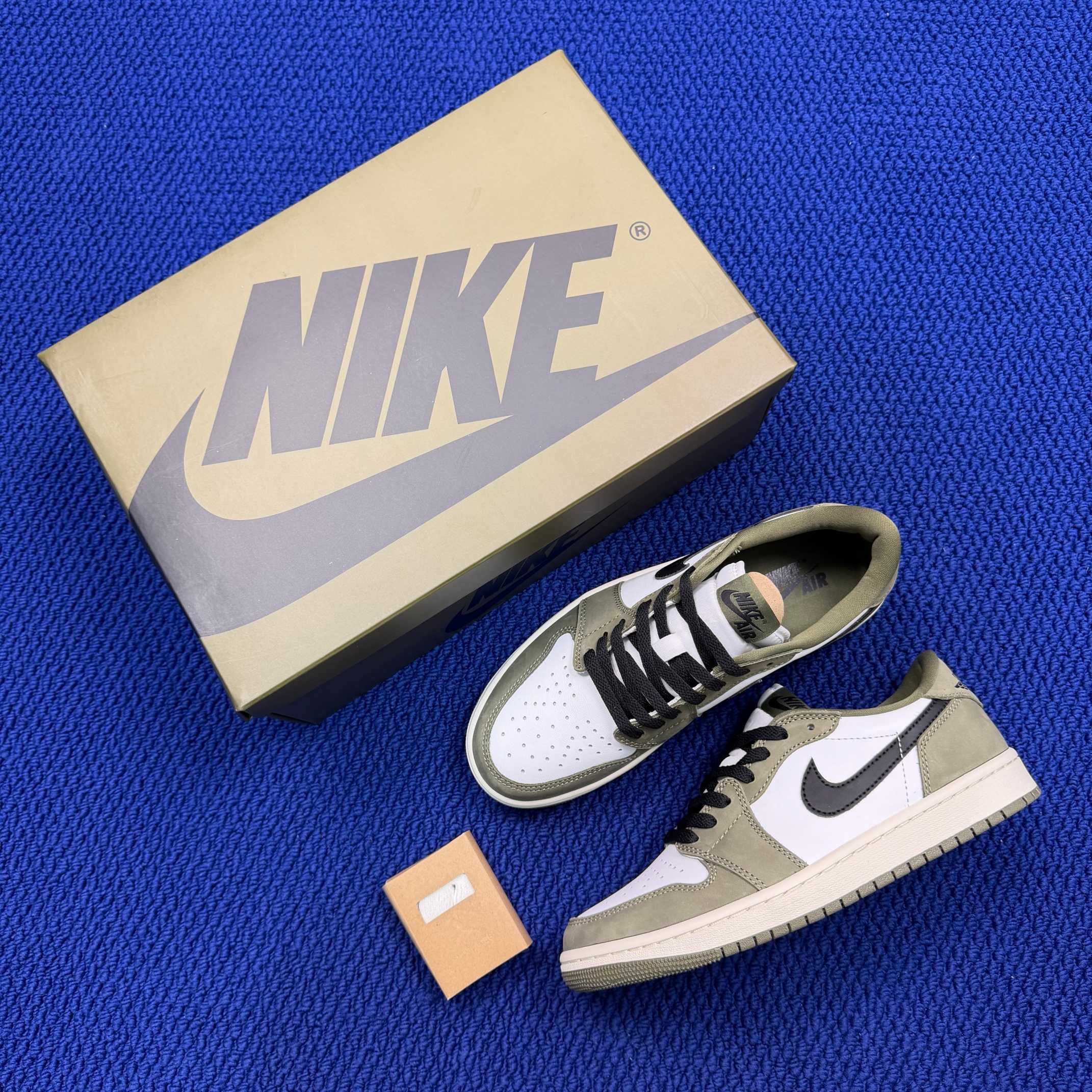 DT AJ1Low OG Jordan Air Jordan 1 RETRO LOW OG HQ6998-200 - Image 2