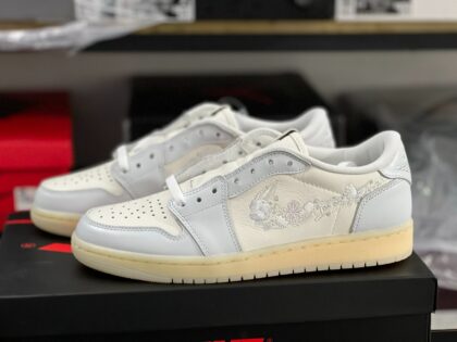 aj1 Air Jordan 1 Low OG Floral Swoosh IF4391-100