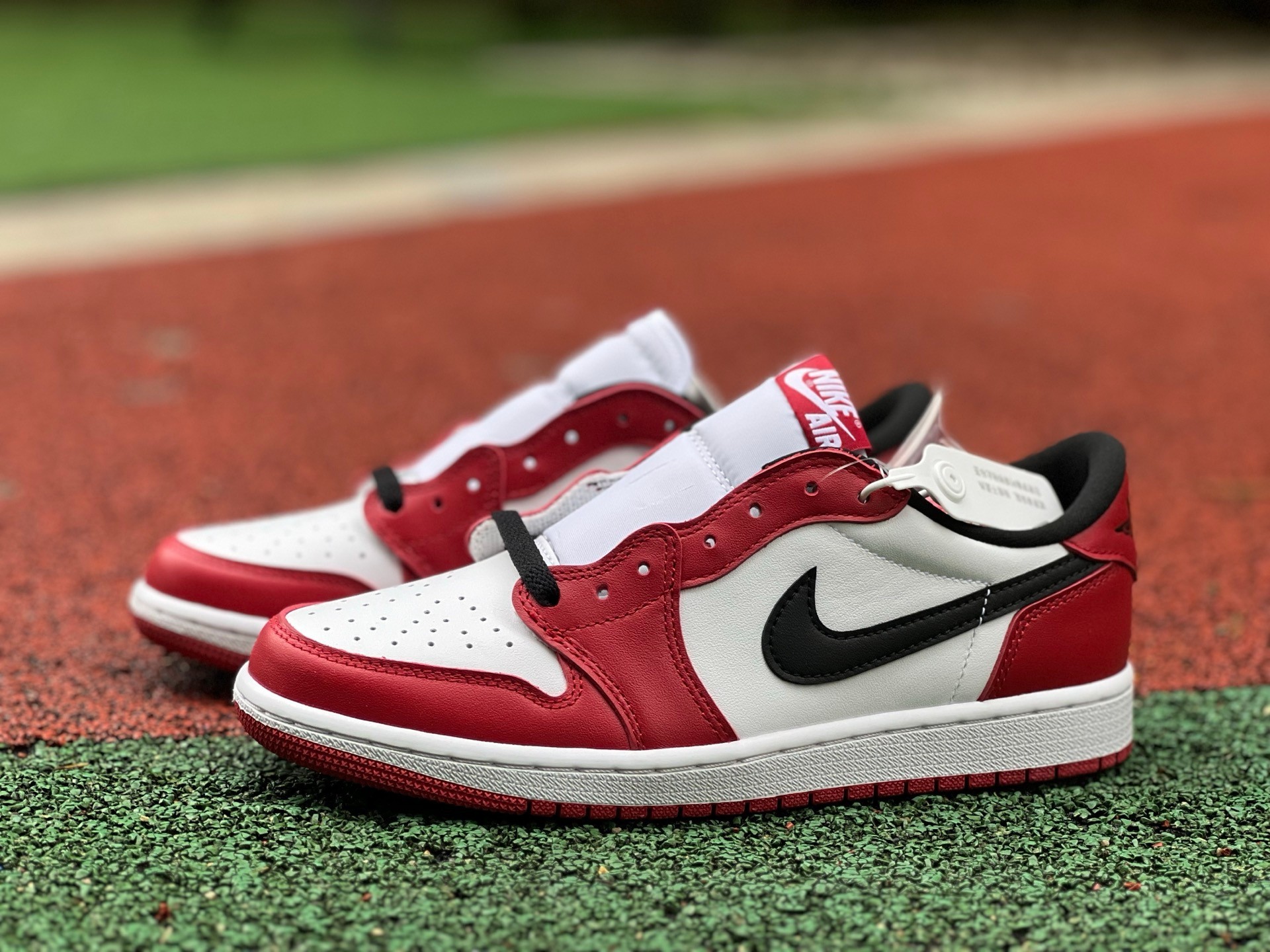 aj1 705329-600