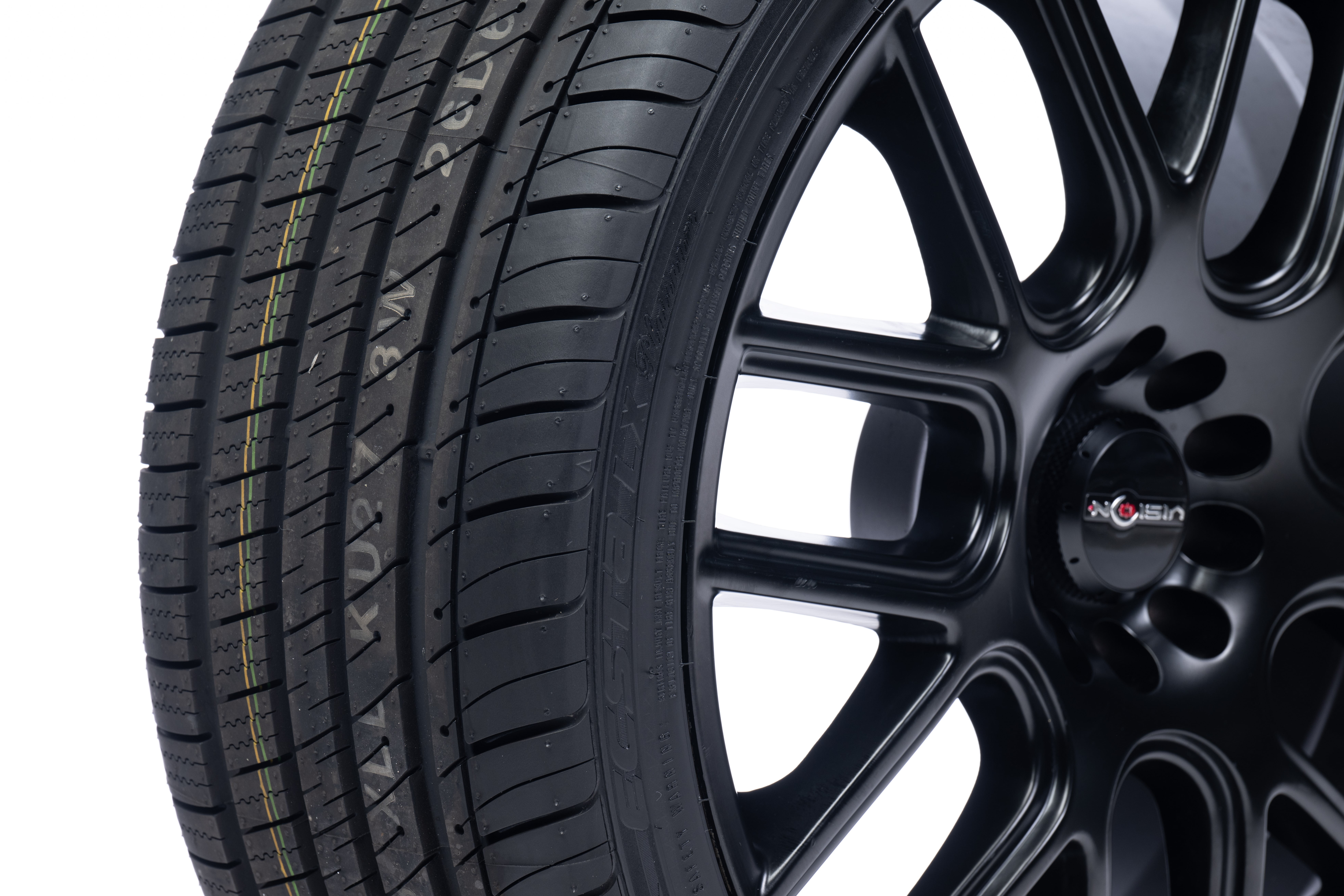 Kumho Ecsta LX Platinum KU27 205/65R16 95V Tire - Image 3